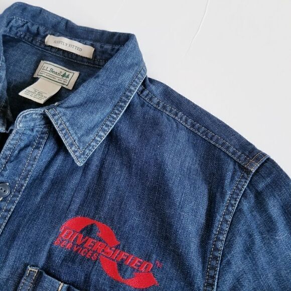 ll bean denin work shirt long sleeve sz medium slightly fitted button up - Picture 4 of 8